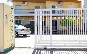 Mema'S Tranquil Apartment In Patra